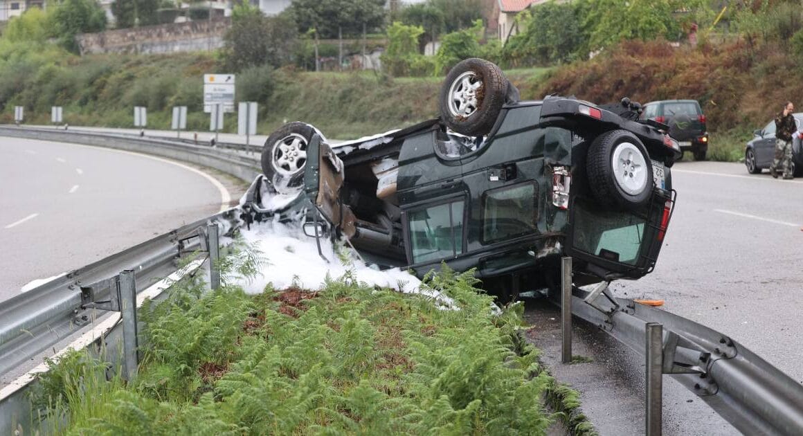 Incidente na Variante Guimarães-Fafe: Jipe Capota e Incendeia-se