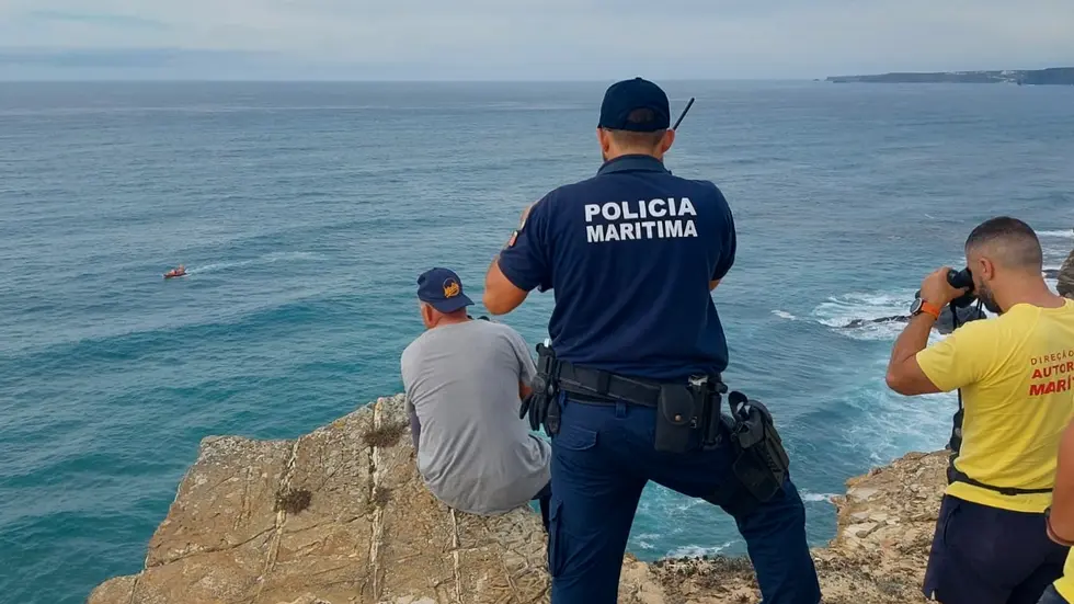 Desaparecimento de Pescador de 25 Anos na Praia da Bordeira, Aljezur