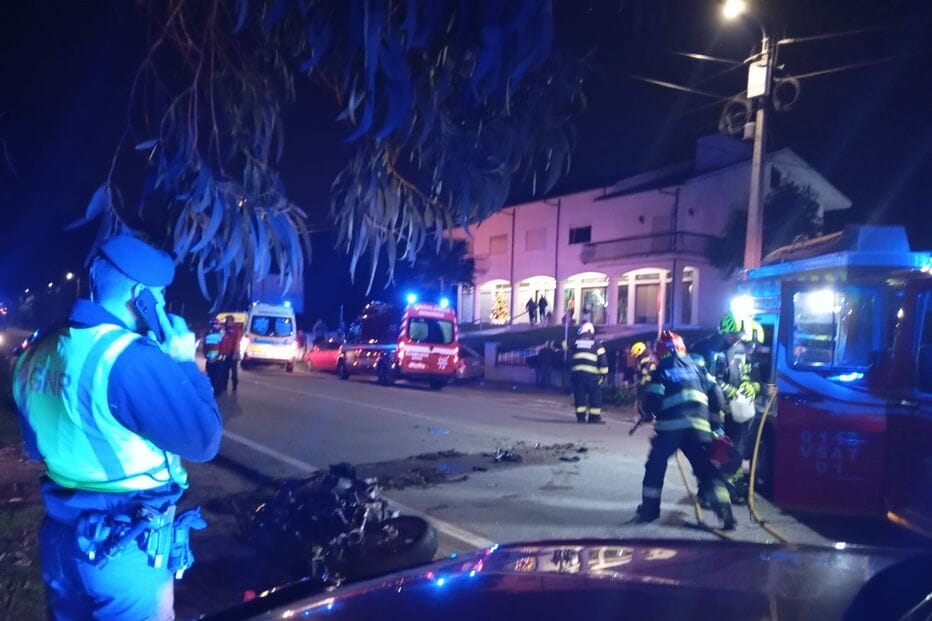 Colisão Grave em Ovar: Casal Ferido em Acidente entre Moto e Carro